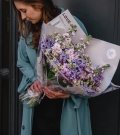 Ramo con fragantes lilas y matiola